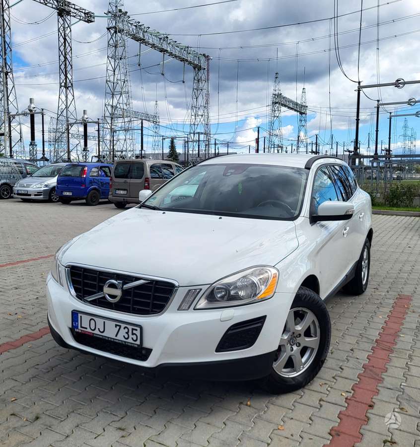 Volvo XC60 2011 — rear view