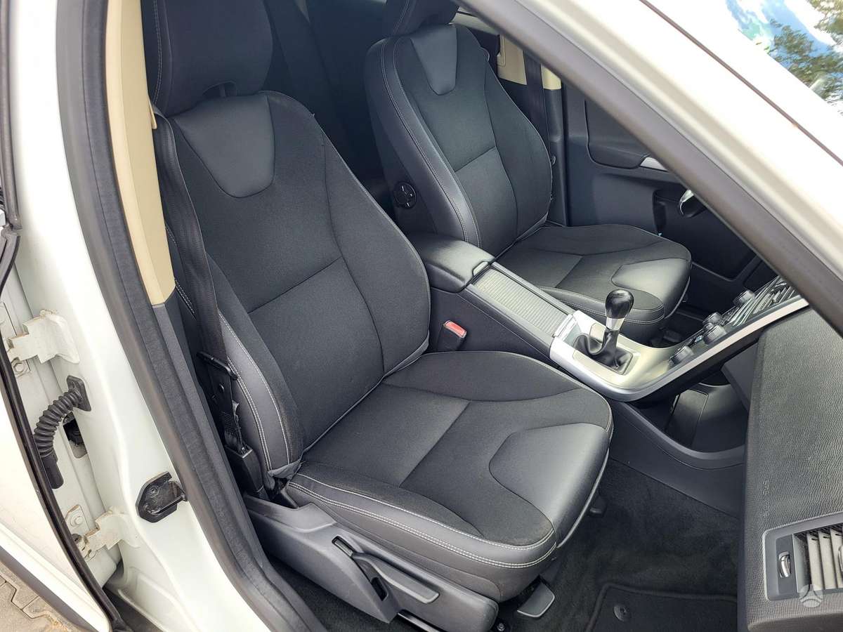 Volvo XC60 2011 — photo 20