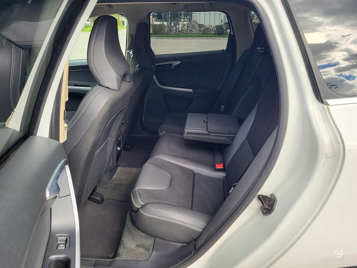 Volvo XC60 2011 — photo 21