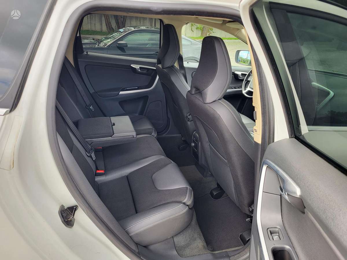 Volvo XC60 2011 — photo 22