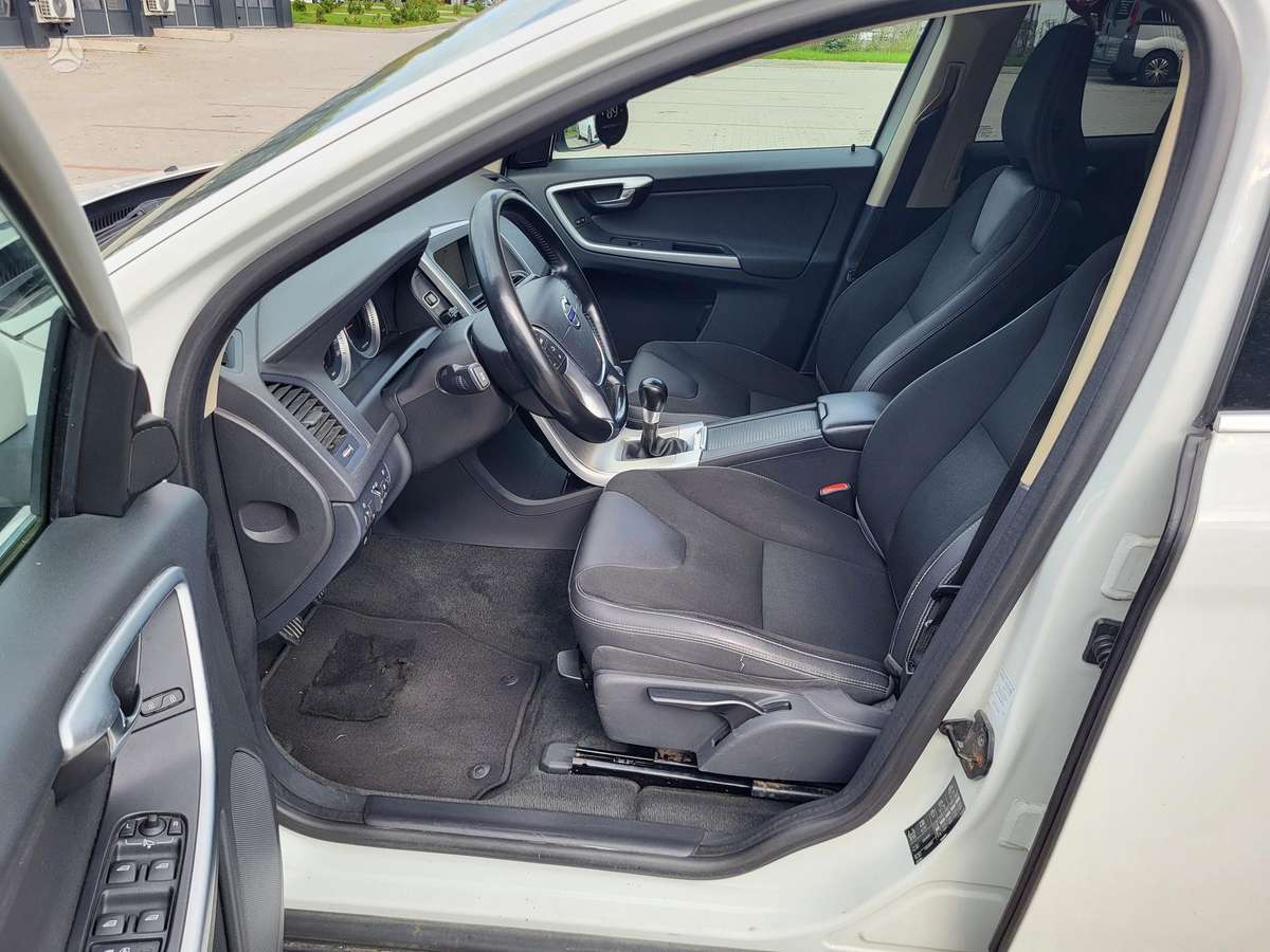 Volvo XC60 2011 — photo 23