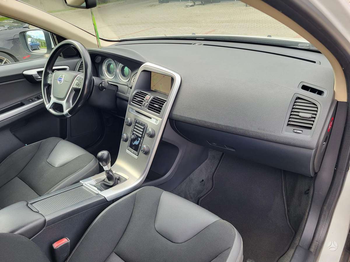 Volvo XC60 2011 — photo 24