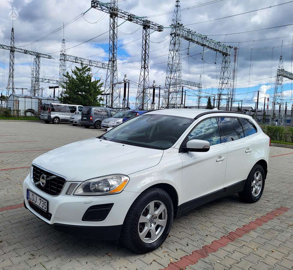 Volvo XC60 2011 — interior