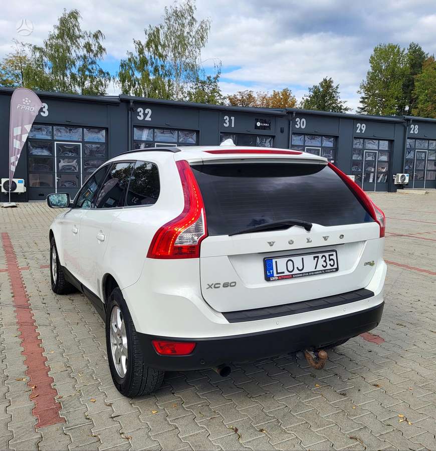 Volvo XC60 2011 — photo 7