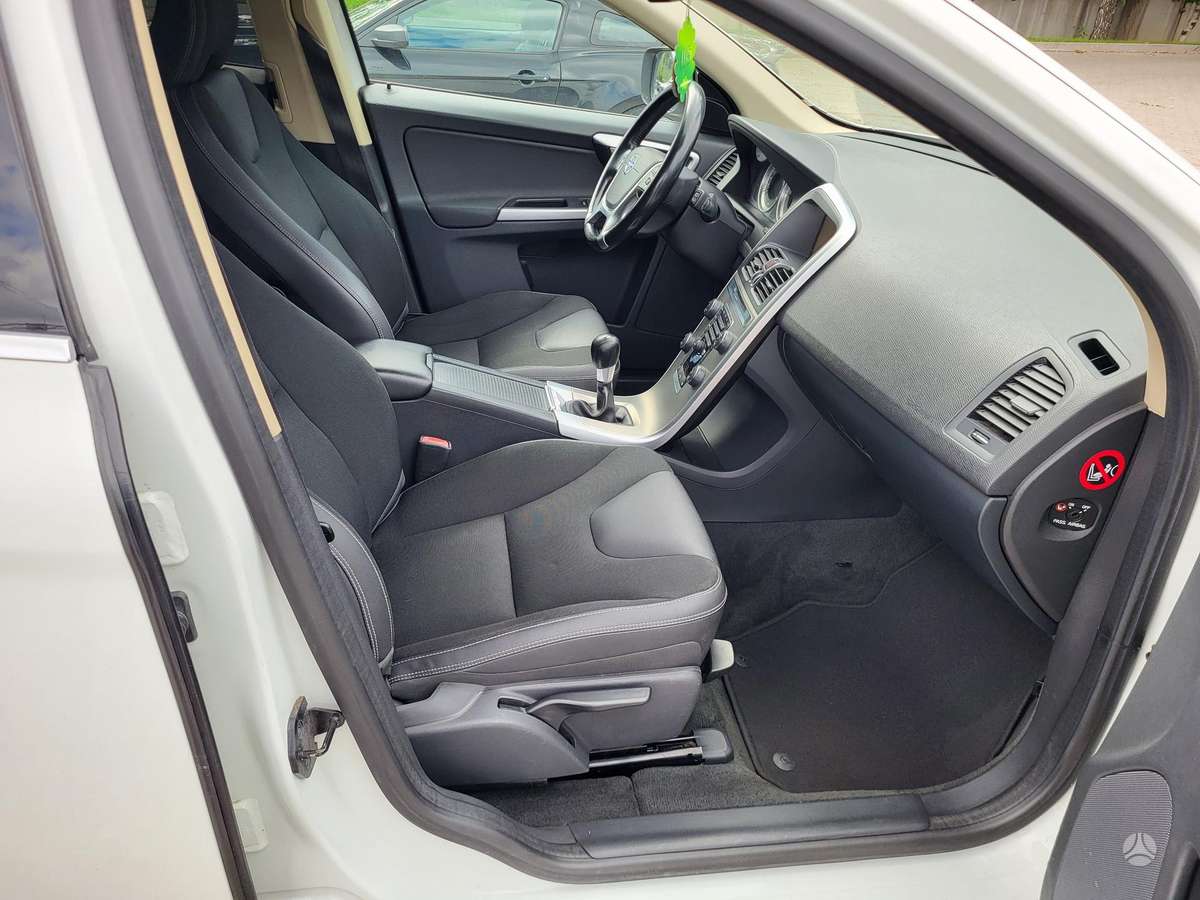 Volvo XC60 2011 — photo 8
