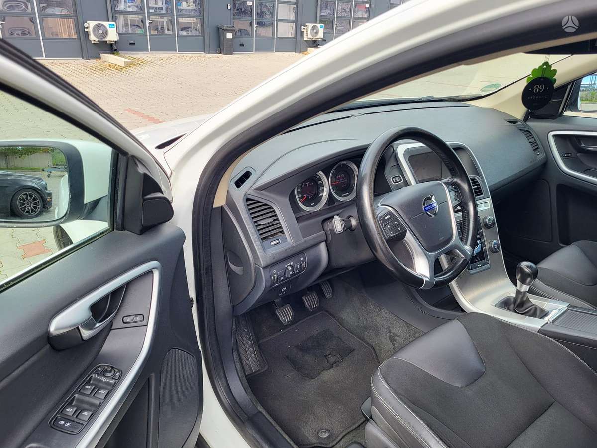 Volvo XC60 2011 — photo 9