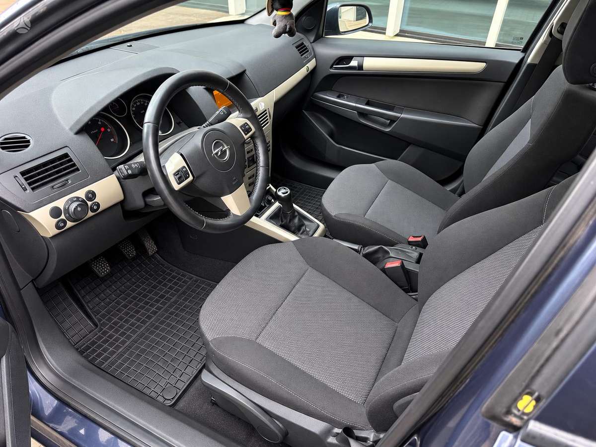 Opel Astra 2009 — photo 5
