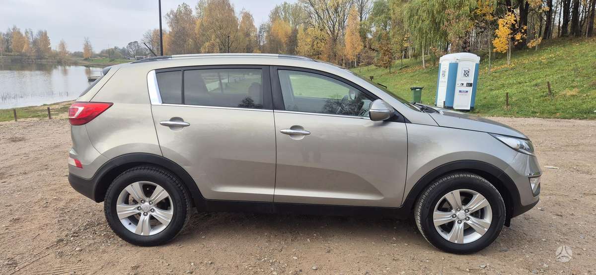 Kia Sportage 2011 — салон