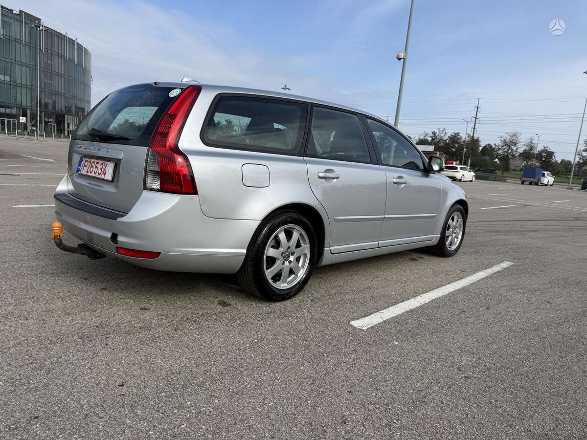 Volvo V50 2010 — photo 11