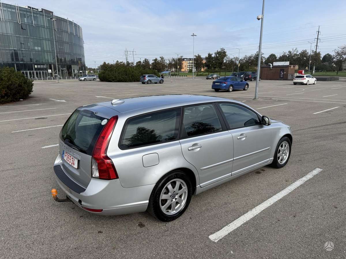 Volvo V50 2010 — photo 12
