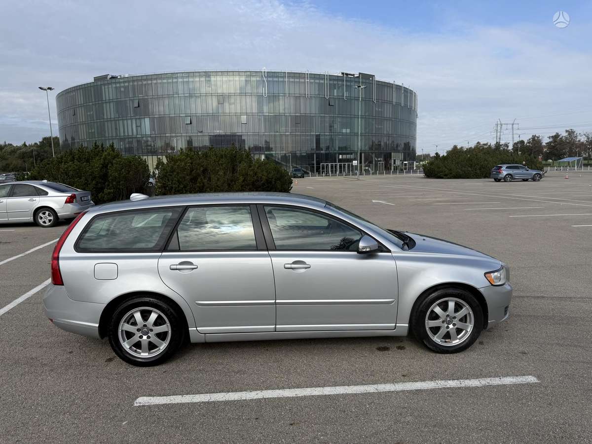 Volvo V50 2010 — photo 13