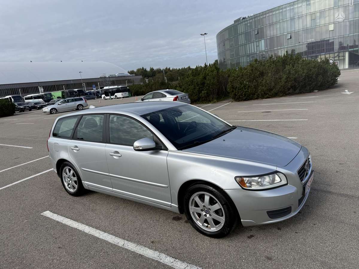 Volvo V50 2010 — photo 14