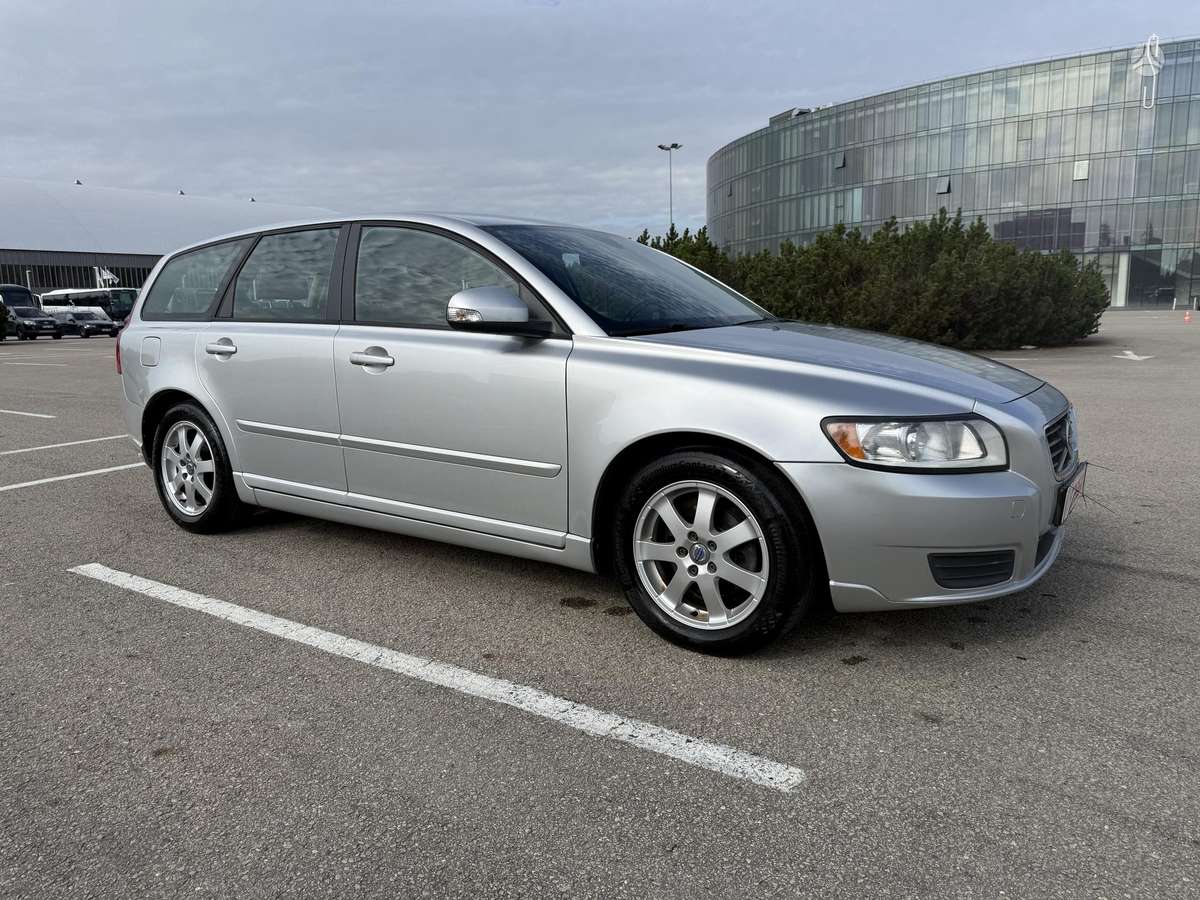 Volvo V50 2010 — photo 15