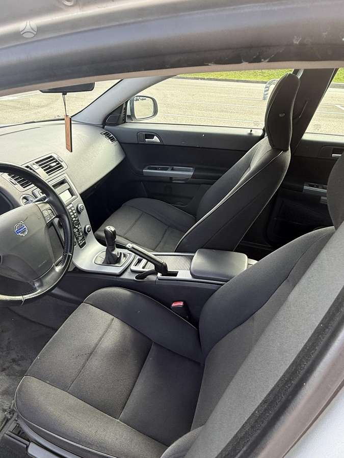 Volvo V50 2010 — photo 17