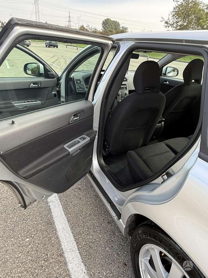 Volvo V50 2010 — photo 18