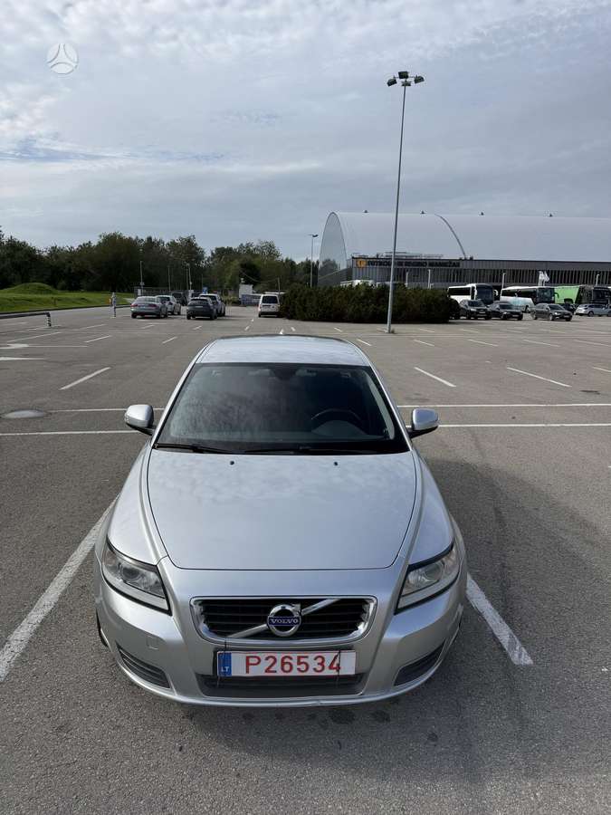 Volvo V50 2010 — rear view