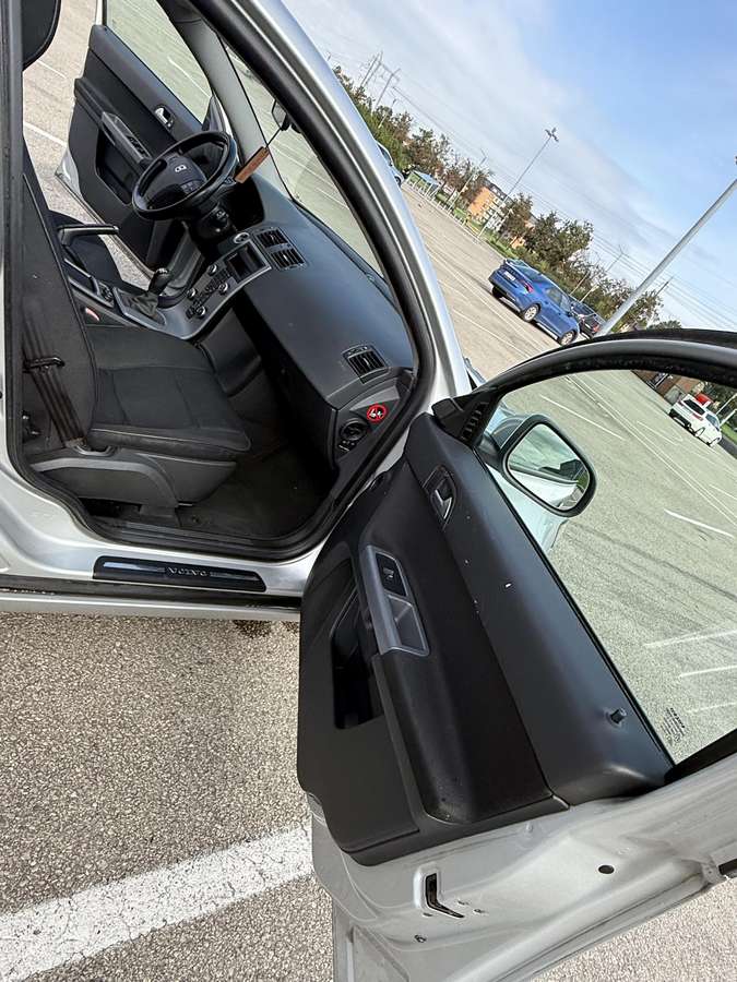Volvo V50 2010 — photo 22