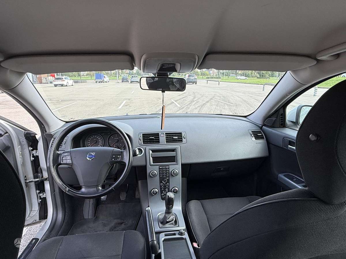 Volvo V50 2010 — photo 25