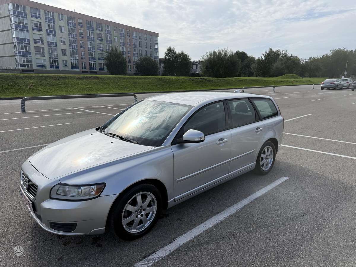 Volvo V50 2010 — engine 1560 cm³, 114 HP (84kW)