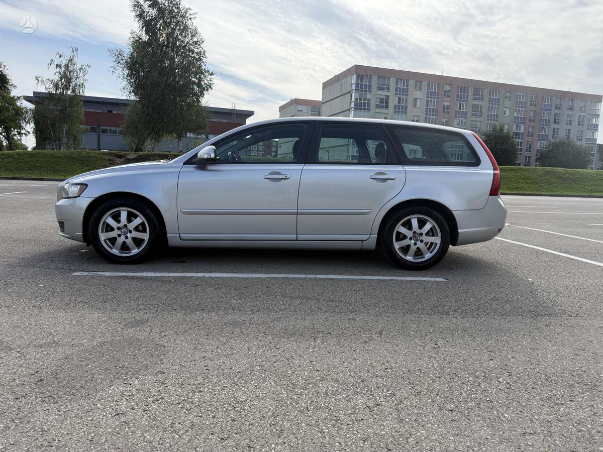 Volvo V50 2010 — photo 5