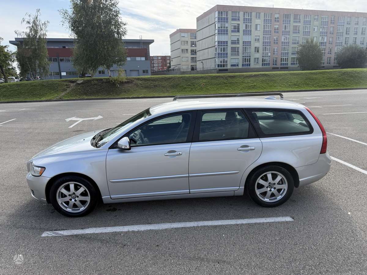 Volvo V50 2010 — photo 6