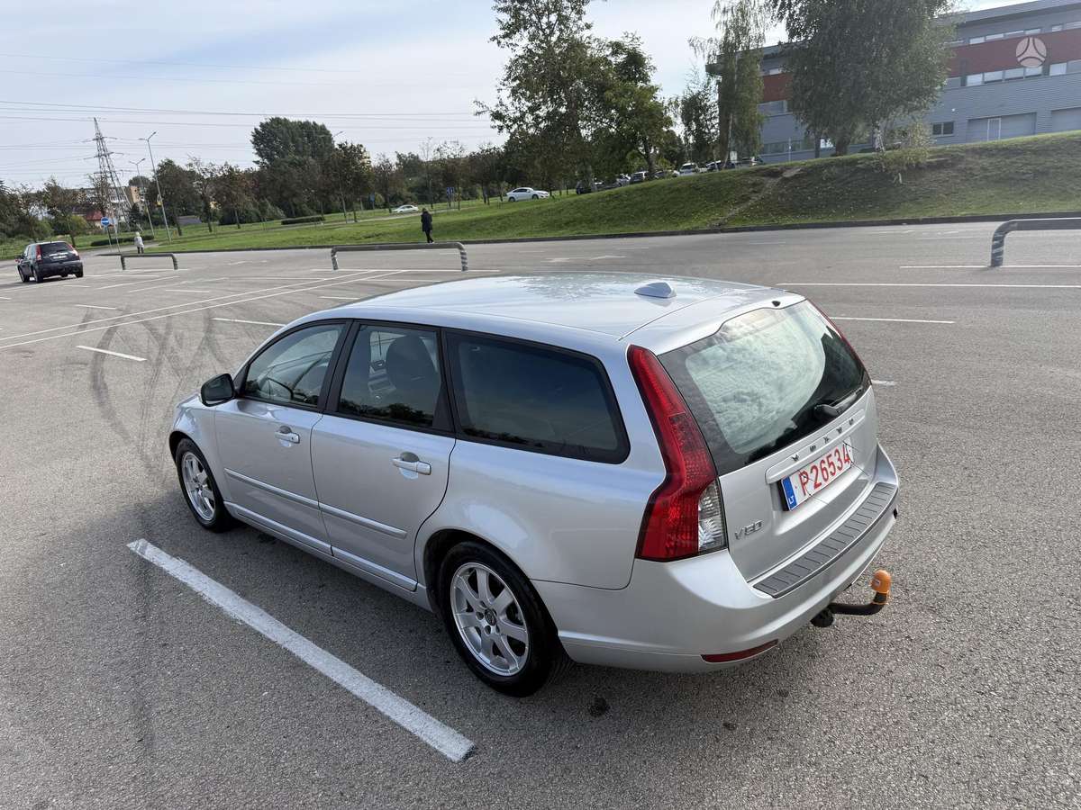 Volvo V50 2010 — photo 7