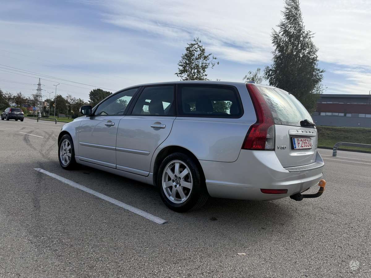 Volvo V50 2010 — photo 8