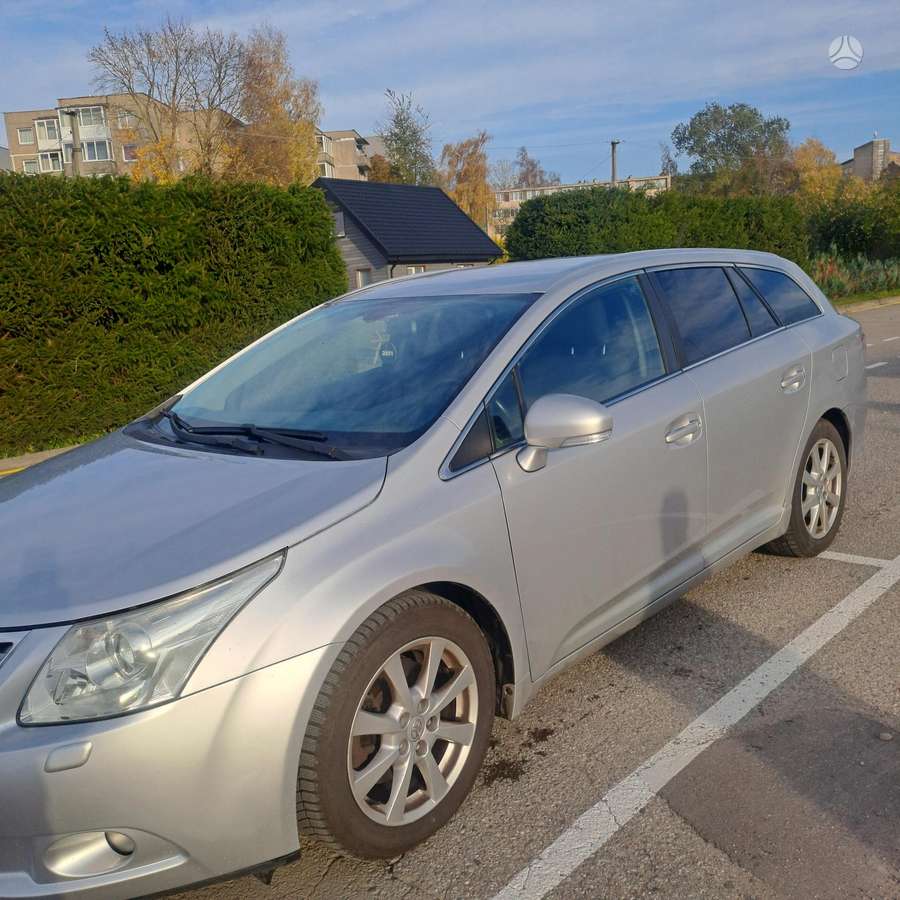 Toyota Avensis 2009 — rear view