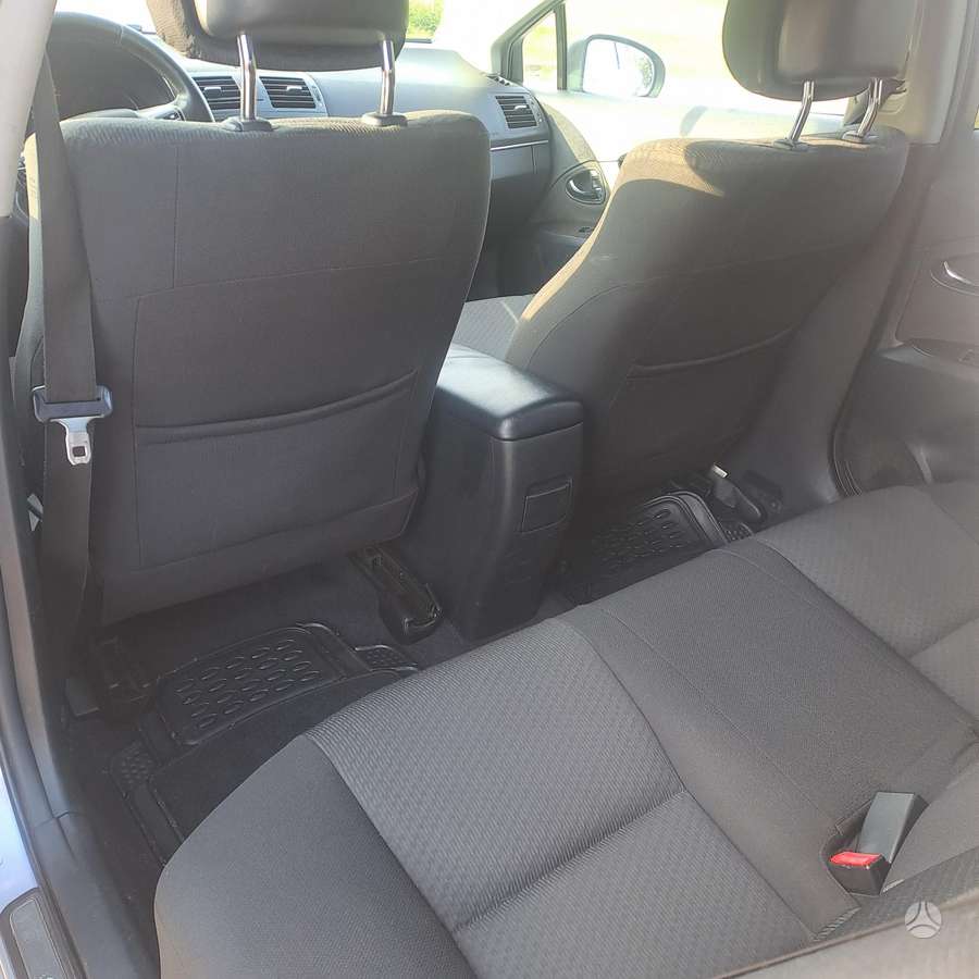 Toyota Avensis 2009 — photo 7