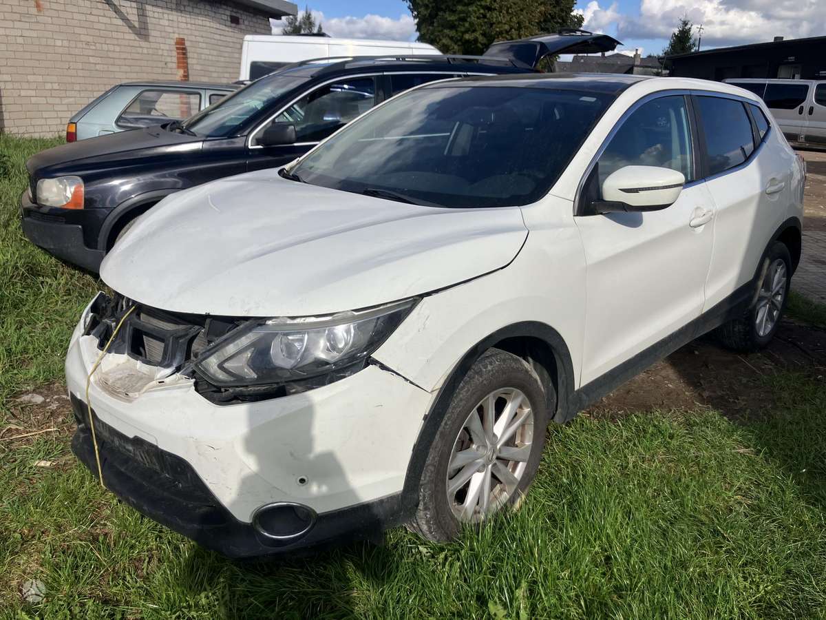 Nissan Qashqai 2014 — rear view