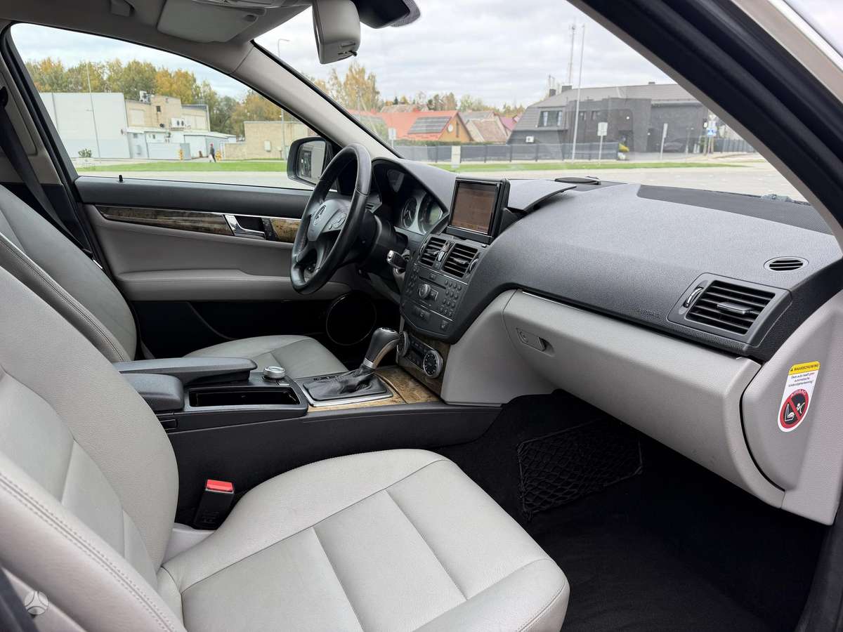 Mercedes-Benz C320 2008 — photo 16