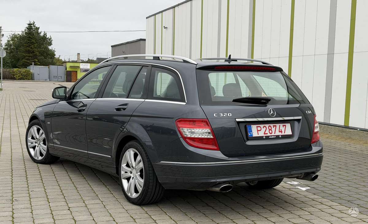 Mercedes-Benz C320 2008 — rear view