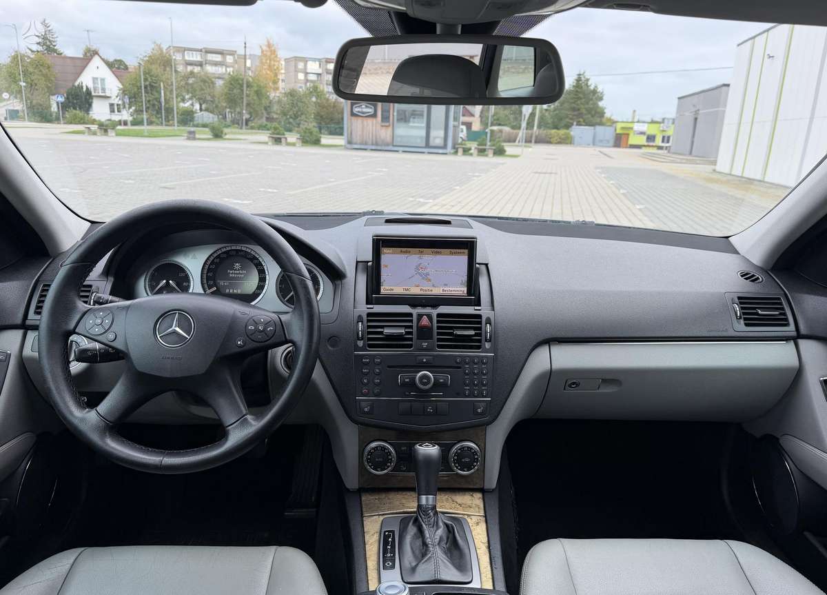 Mercedes-Benz C320 2008 — photo 20