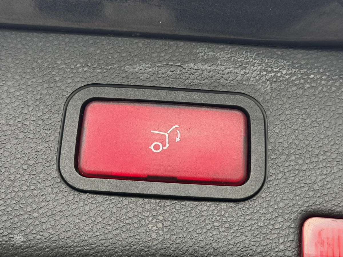 Mercedes-Benz C320 2008 — photo 23