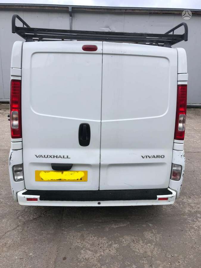 Opel Vivaro 2012 — салон