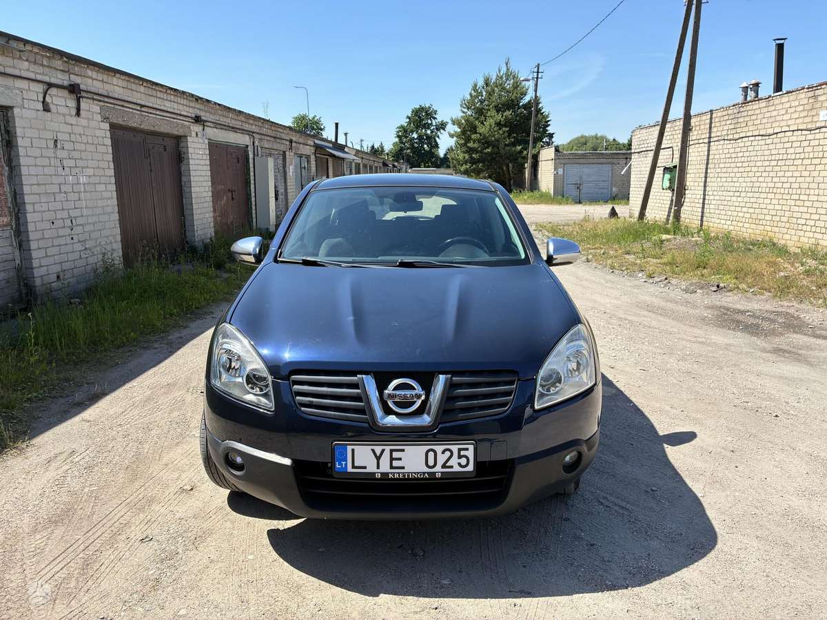 Nissan Qashqai 2010 — rear view