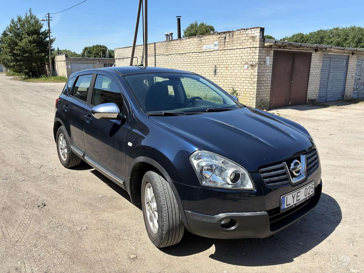 Nissan Qashqai 2010 — interior