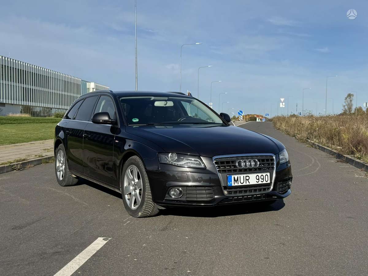 Audi A4 2009 — салон