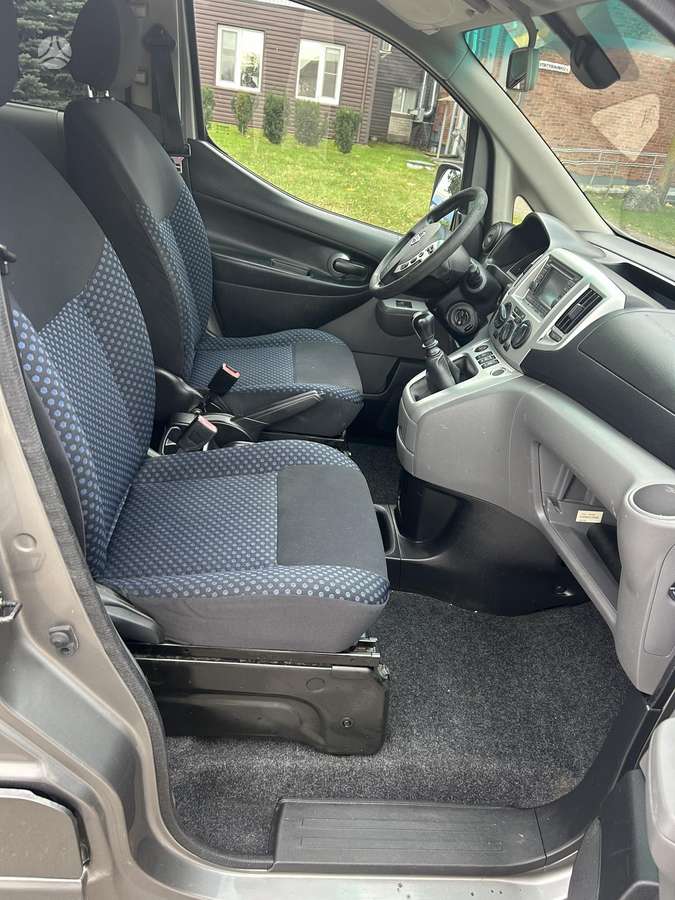 Nissan NV200 2011 — photo 14