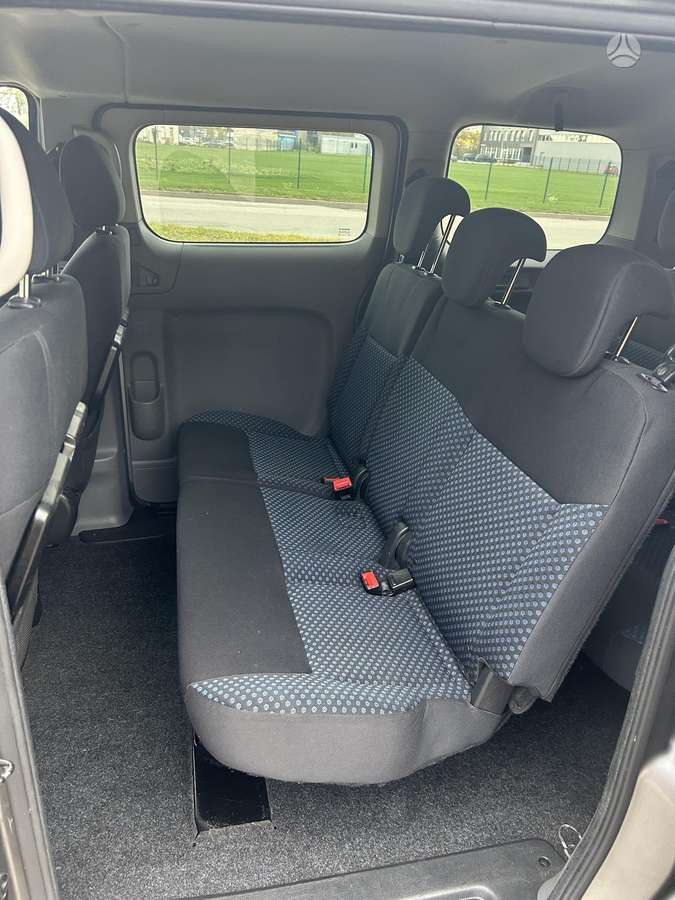 Nissan NV200 2011 — photo 16