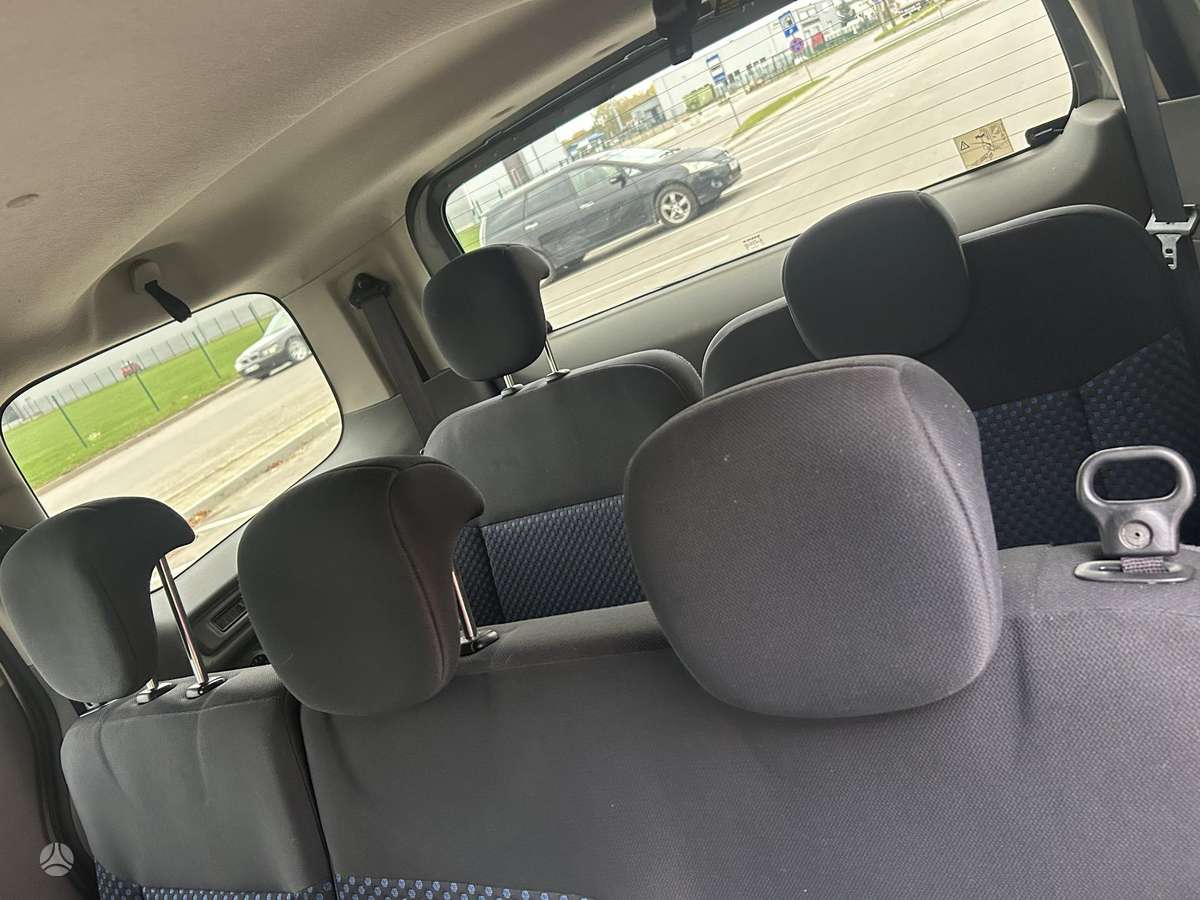 Nissan NV200 2011 — photo 17
