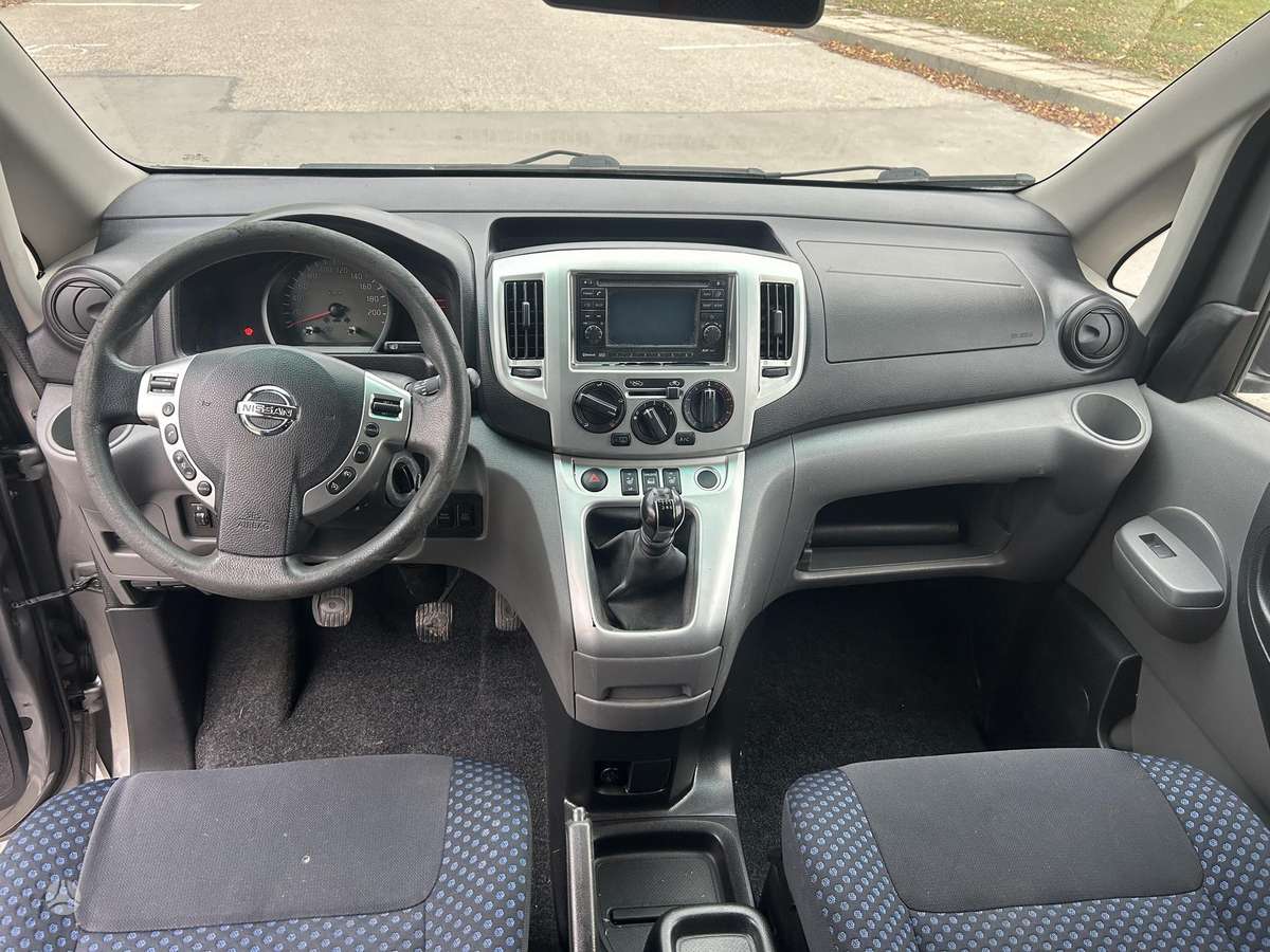 Nissan NV200 2011 — photo 18