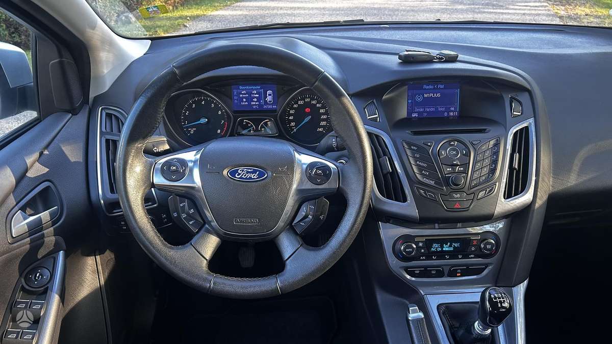 Ford Focus 2013 — фото 19