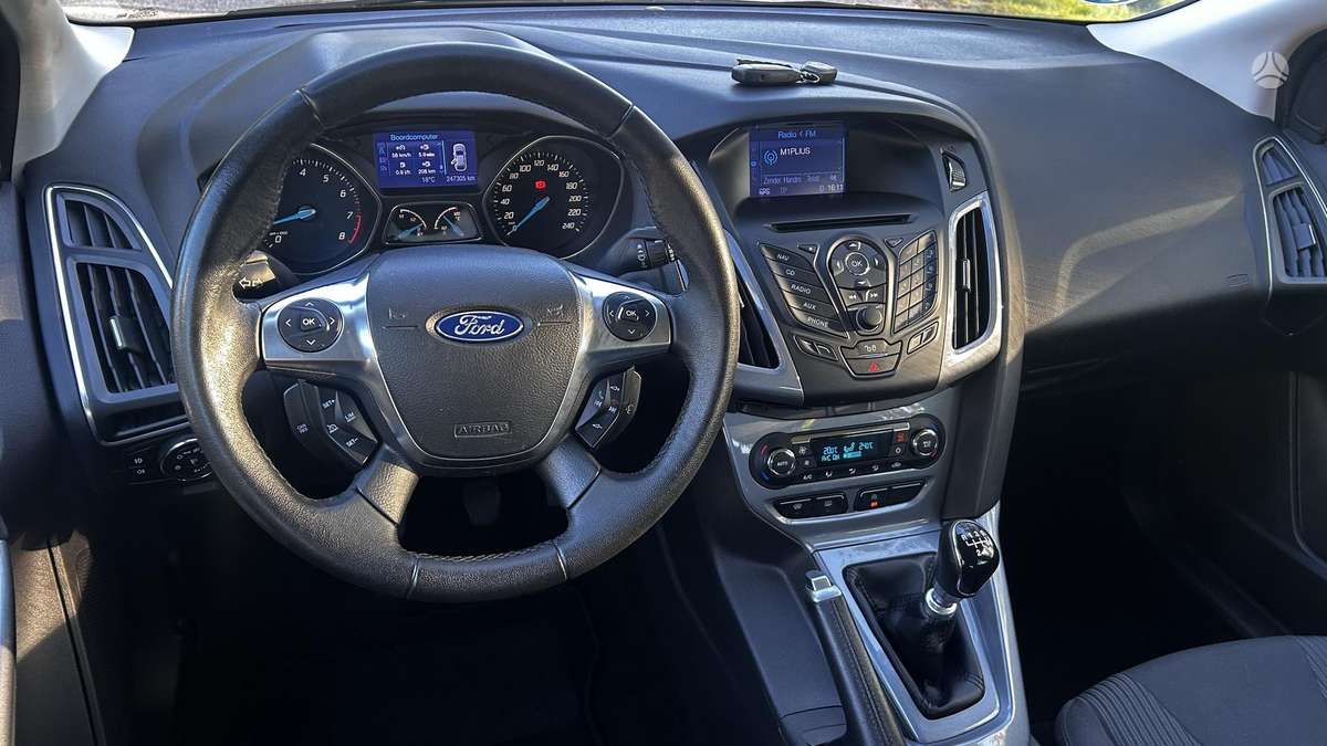 Ford Focus 2013 — фото 20