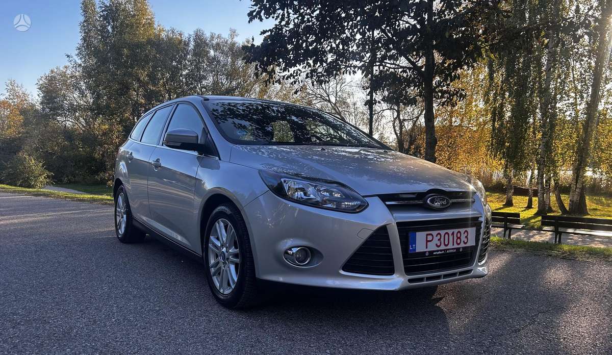 Ford Focus 2013 — салон