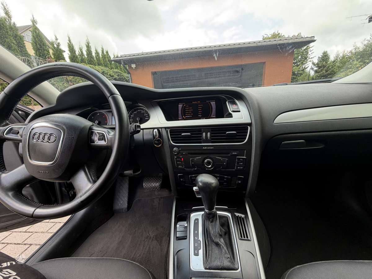Audi A4 2009 — photo 12