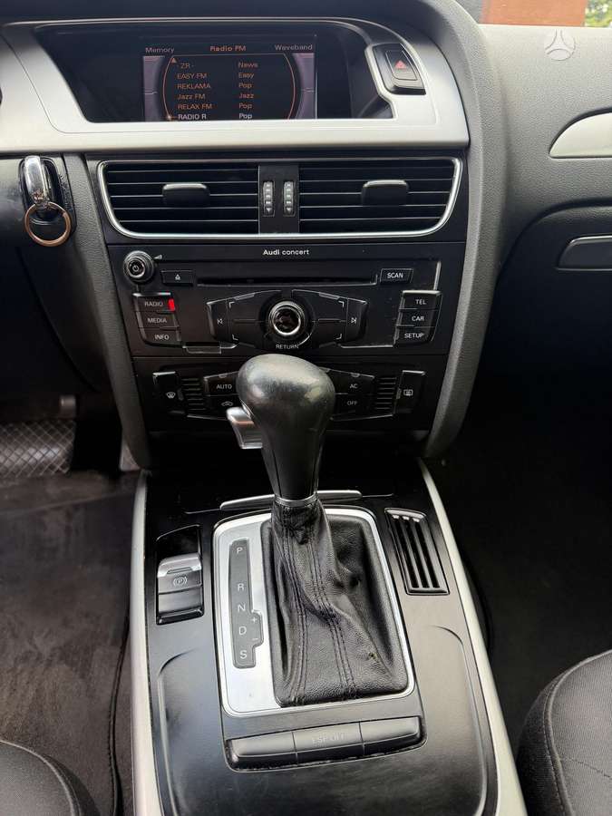 Audi A4 2009 — photo 13