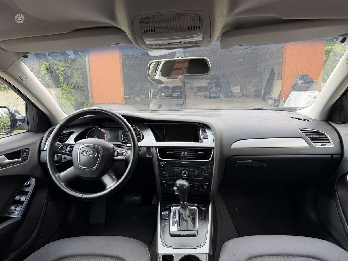 Audi A4 2009 — photo 9
