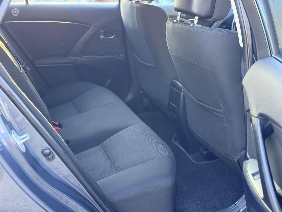 Toyota Avensis 2010 — photo 10