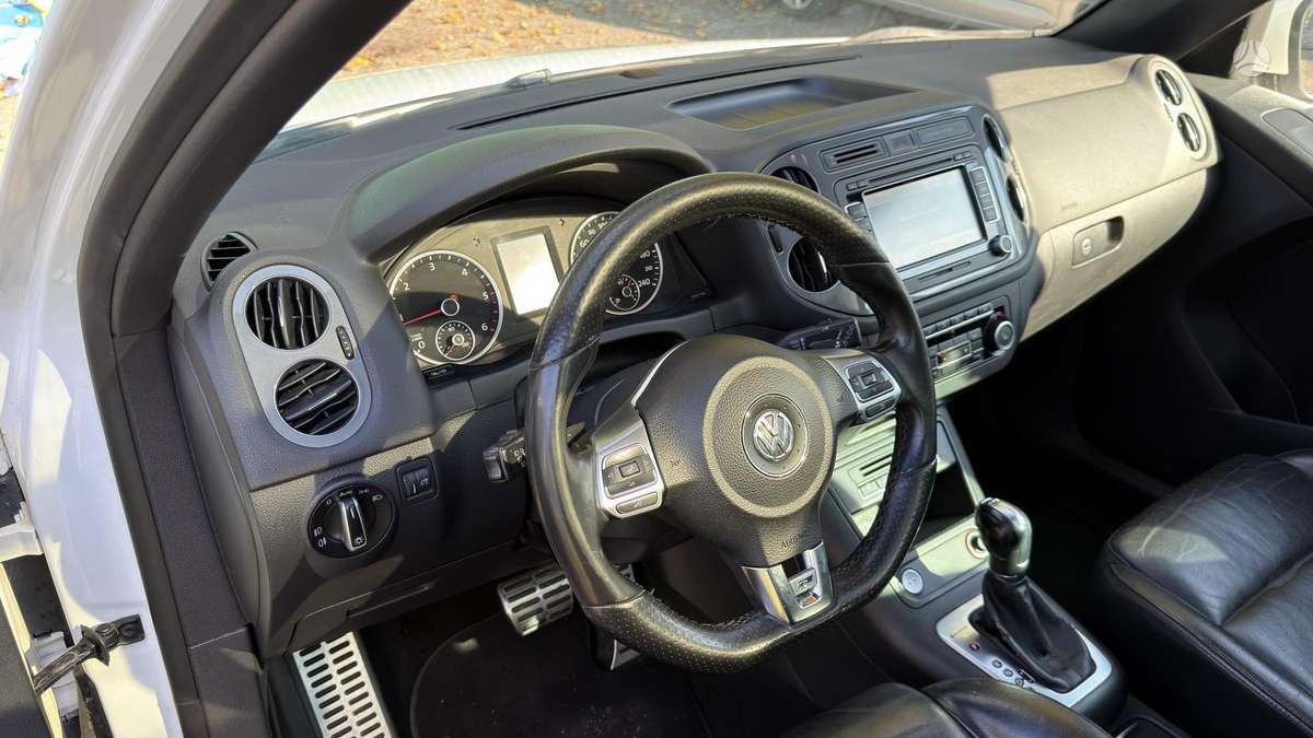 Volkswagen Tiguan 2012 — photo 15